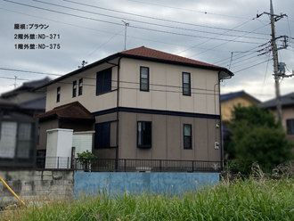 屋根：ブラウン　2階外壁：ND-371　1階外壁：ND-375
